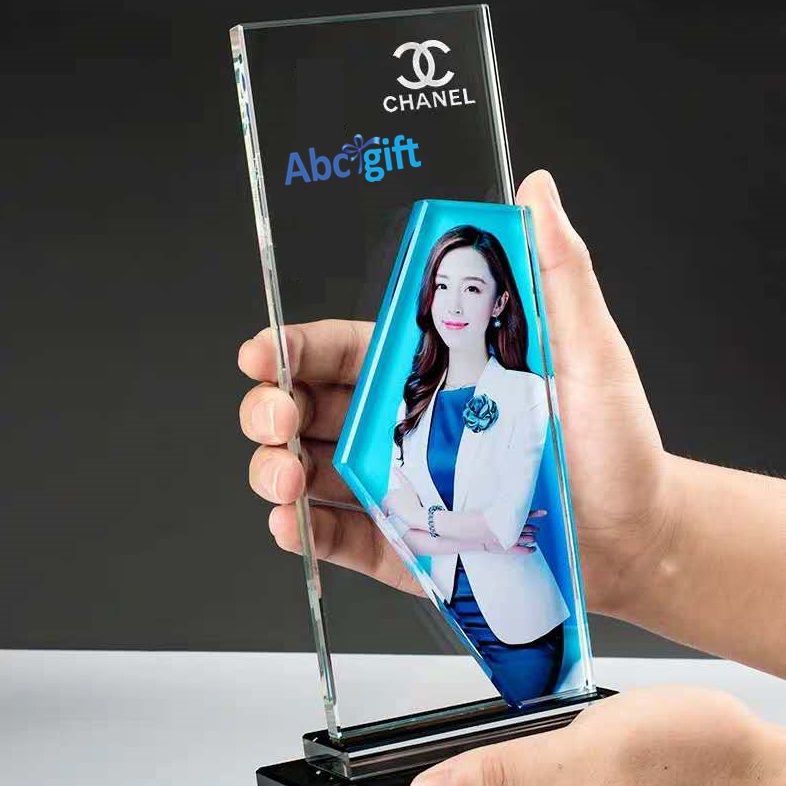 Kỷ Niệm Chương Pha Lê Tri Ân Khách Hàng