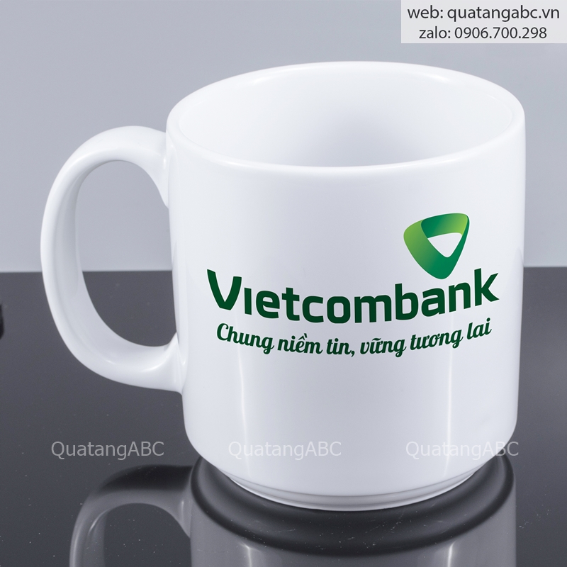 ly sứ in logo ngân hàng Vietcombank tại công ty ABCgift