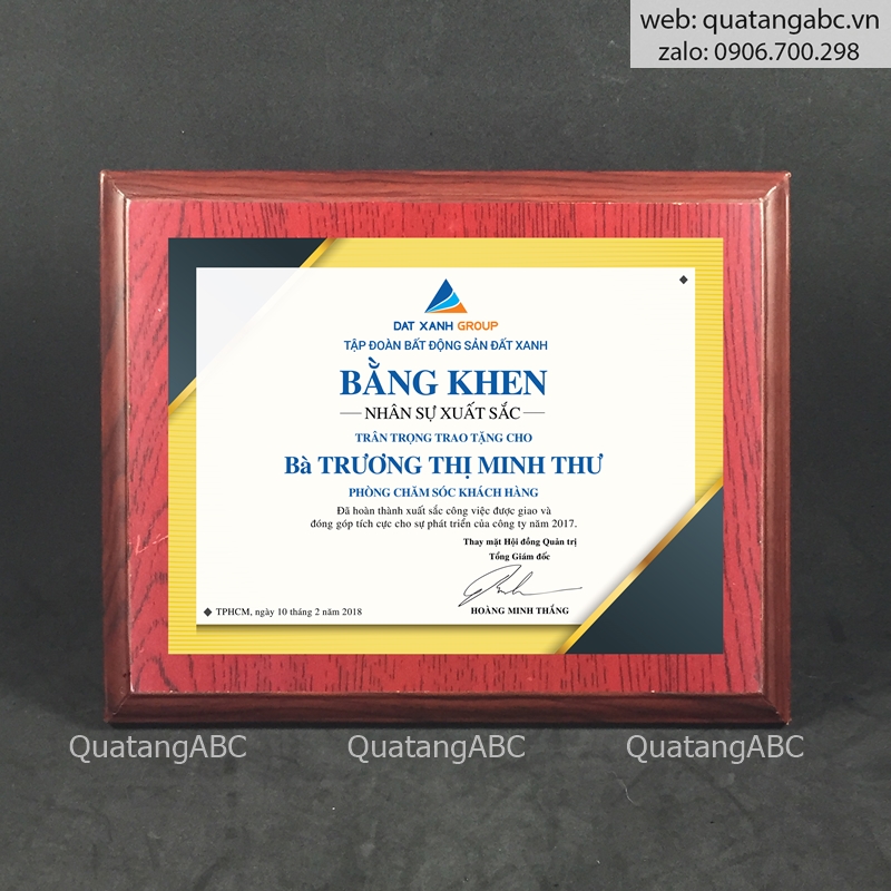 Kỉ niệm chương quà tặng sếp nữ 20/10