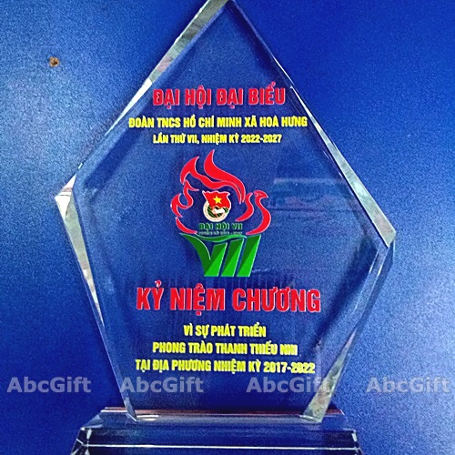 Kỉ niệm chương pha lê quà tặng 20/10 cho khách hàng nữ