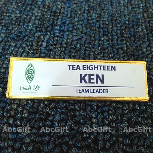 Quà tặng quảng cáo Bảng tên nhân viên in logo cho Công ty Tea 18