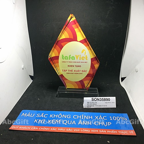 Quà tặng quảng cáo kỷ niệm chương pha lê in logo cho công ty Tafa Việt