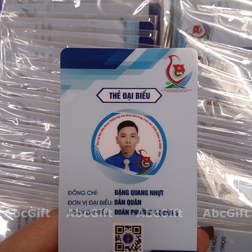 Quà tặng đại hội Đoàn TNCS Hồ Chí Minh Phường 4 Quận 5 – Bảng tên nhân viên in logo đoàn theo yêu cầu