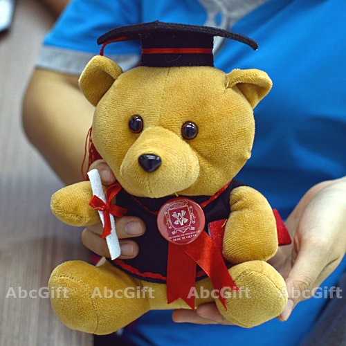 gấu bông tốt nghiệp mang huy hiệu in lời chúc theo yêu cầu