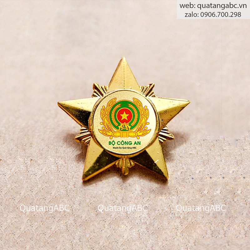 Huy hiệu quà giáng sinh cho học sinh