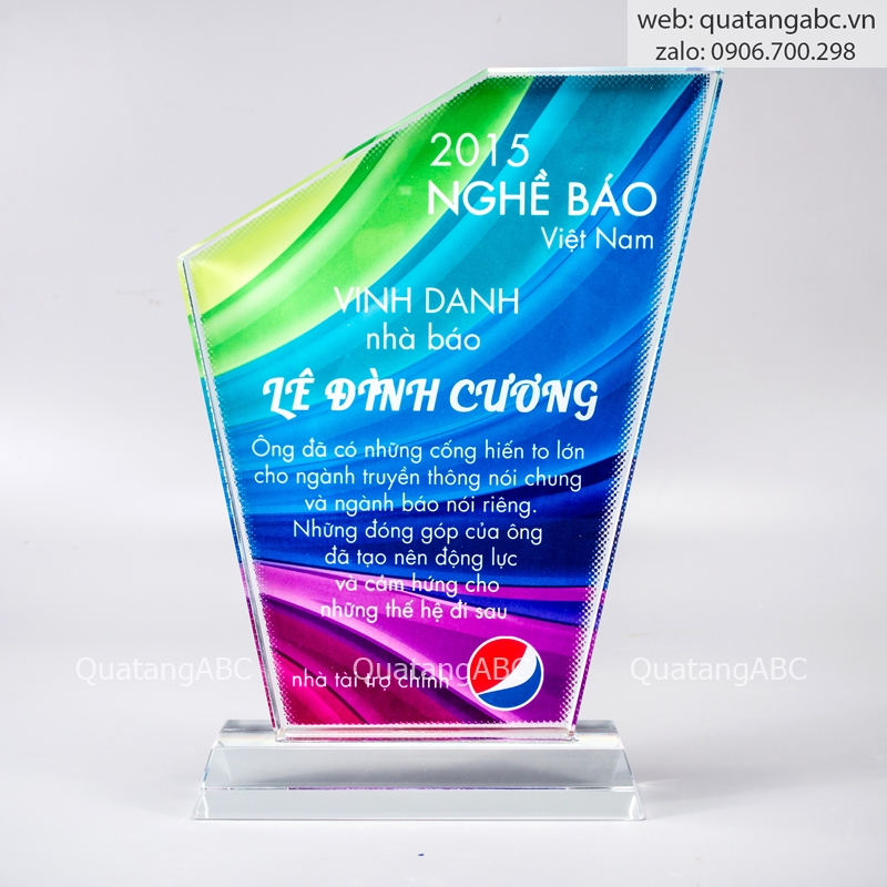 Thiết Kế Kỷ Niệm Chương Pha Lê