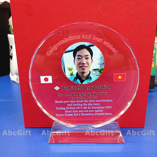 Kỷ Niệm Chương Pha Lê Tri Ân Khách Hàng