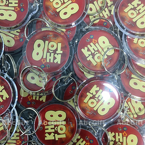 Móc khóa in logo 2 mặt: chia nội dung sao cho hợp lý 3 Chất liệu nào in hai mặt được