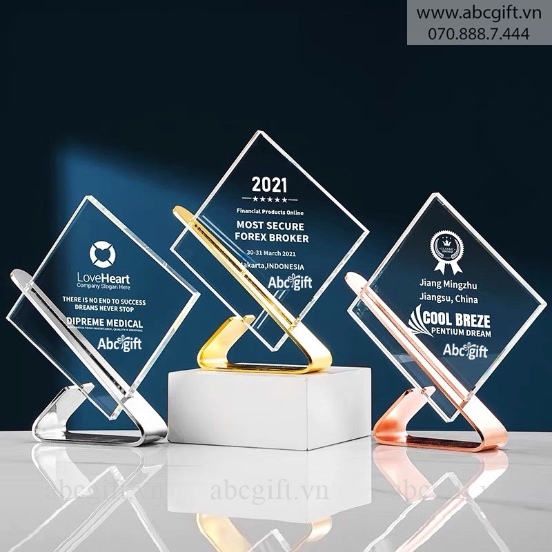 Cúp lưu niệm quà tặng lần đầu gặp mặt