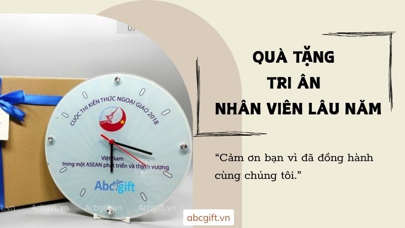 Quà tặng đồng hồ tri ân các nhân viên gắn bó lâu năm