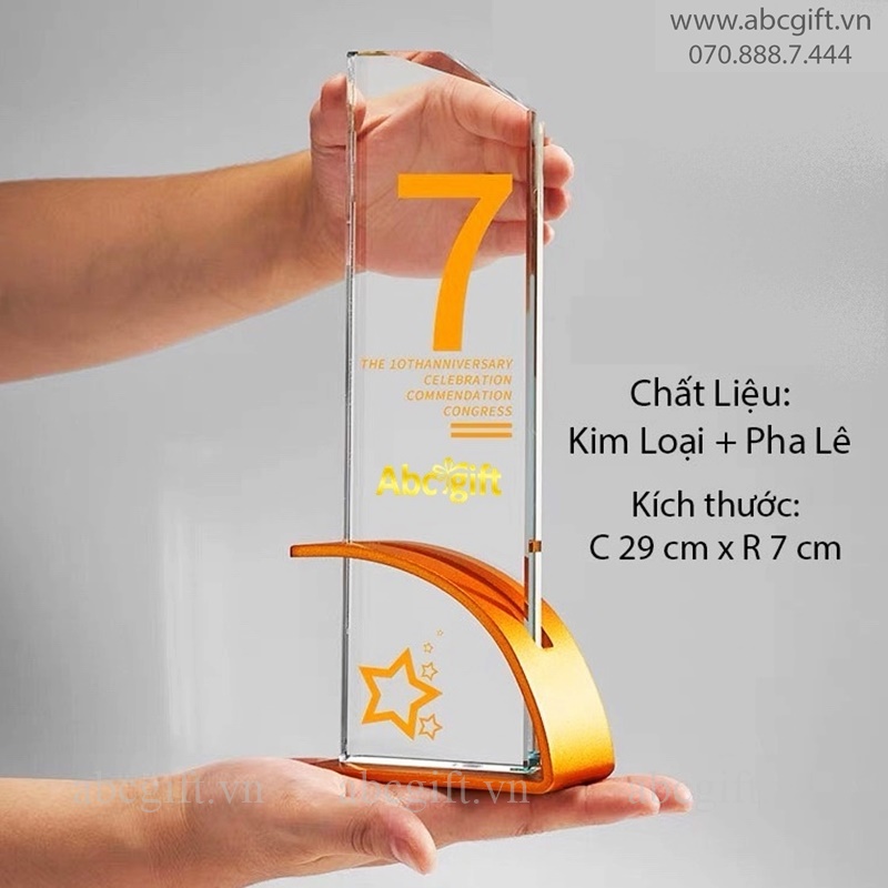 Cúp lưu niệm vinh danh cô giáo dịp cuối năm
