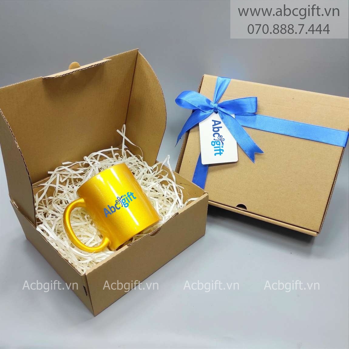 Hộp quà tặng khách hàng ly sứ in logo
