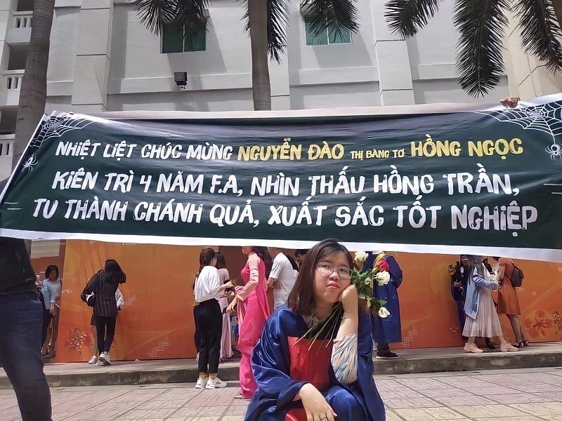 Băng rôn tốt nghiệp hài hước